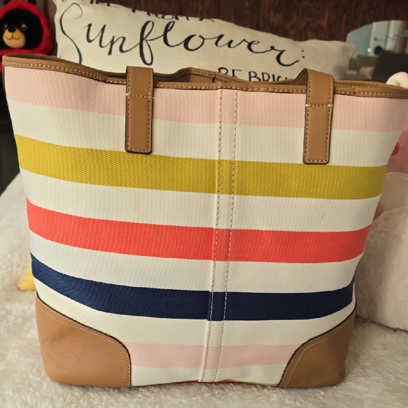 Coach Hadley Tote - Picture 3 of 14